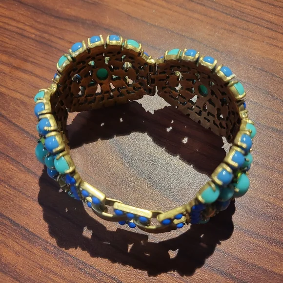 Stella and DotRhinestone Crystal ClusterSardinia Statement Bracelet - Picture 4 of 8